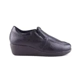 Zapato de cuero negro USAFLEX modelo Perawat, con taco corrido y cierre lateral con cremallera.