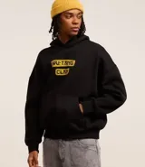 Buzo negro con capucha, de corte boxy, con estampa frontal amarilla de Wu-Tang Clan.