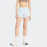 Short deportivo celeste con cintura elástica y logo de la marca en la pierna izquierda.