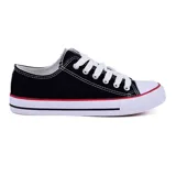 Championes deportivos bajos de tela color negro con detalles en blanco y rojo.