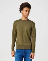 Sweater de punto color verde oliva, de corte clásico y cuello redondo.