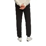 Pantalón de jogging negro Puma Class Better para hombre, con cintura elástica ajustable con cordón, bolsillos laterales y logo Puma Athletics estampado en blanco en el muslo izquierdo.