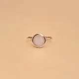 Anillo de plata 925 con engarce de nácar.