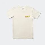 Remera color beige con logo de la marca Stance estampado en el pecho.