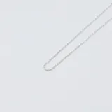 Cadena de plata 925 con eslabones entrelazados formando un cordón.