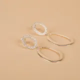 Aros colgantes de plata 925 con aros ovales y circonias. El aro superior mide 30 mm x 21 mm y el aro inferior mide 17 mm x 14mm.