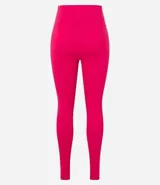 Calza deportiva larga de microfibra color fucsia, con cintura alta y bolsillo lateral.