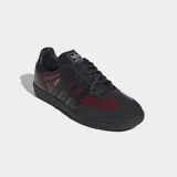 Championes Adidas Samba OG color borgoña con detalles en negro, con las tres tiras características de la marca en los laterales.