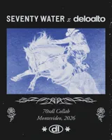 Gorro tipo dad hat color crudo con visera curva, bordado frontal de una rosa roja y texto en cursiva.