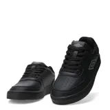 Championes Umbro modelo Milo, color negro, con logo de Umbro en gris en el lateral y en la lengüeta. Cierre de cordones.