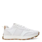 Zapatillas deportivas beige y blanco con cordones.