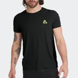 Remera deportiva Le Coq Sportif Training Pro, color negro, de manga corta y cuello redondo, con el logo de la marca en amarillo en el pecho.