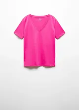 Camiseta negra de algodón con cuello en V y mangas cortas.