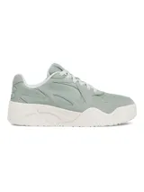 Zapatillas urbanas grises con detalles en blanco y celeste.