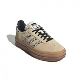 Zapatillas Adidas Gazelle Bold para mujer. Capellada de gamuza color beige con estampado animal print en las tres tiras laterales y en el talón. Plataforma de goma color caramelo.