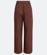 Pantalón recto marrón con estampado de mini hojas, cintura alta con trabillas y botón.