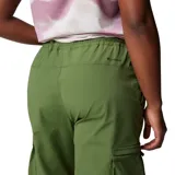 Pantalón cargo verde oliva de corte recto, con cintura elástica ajustable con cordón, bolsillos laterales y bolsillos cargo con cierre.