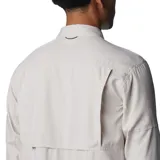 Camisa de hombre Columbia Silver Ridge, color beige, de manga larga con botones para enrollar, dos bolsillos frontales con botón, ventilación en la espalda y protección solar UPF 50.