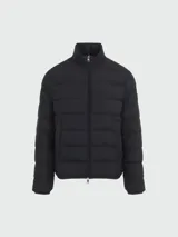 Campera puffer Moncler Baudinet color azul marino, con cuello alto, cierre frontal con cremallera, bolsillos laterales con cierre y logo de la marca en la manga izquierda.
