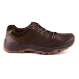 Championes Hi-Tec Marlon color marrón, de cuero, con cordones y suela de goma.