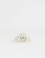 Broche para el pelo tipo pinza, color crema con diseño de flor y hojas en tonos pastel.