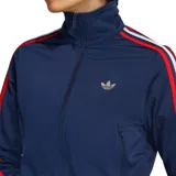 Chaqueta deportiva Adidas Originals modelo Firebird, color azul marino, con cuello alto, cierre frontal y puños y cintura acanalados. Presenta las tres franjas icónicas en mangas en combinación de rojo, blanco y azul, y el logo del trébol bordado en dorado en el pecho.