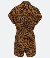 Mono corto de viscosa color marrón con estampado de jaguar, cuello camisero en V, mangas cortas y bolsillos delanteros.