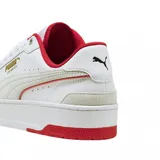 Zapatillas Puma Ferrari CA Match de cuero blanco con detalles en rojo y logo de Ferrari en la lengüeta.