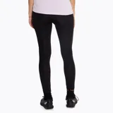 Calzas largas negras de poliéster y spandex, con calce ajustado, textura suave en el interior, secado rápido, detalles reflectivos y bolsillo lateral con logo Merrell estampado en blanco. Incluye bolsa para guardar.
