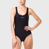 Malla enteriza de natación Fila modelo Australia Baltic, color negro con logo estampado en el pecho.