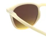Lentes de sol Izipizi Sun E con montura color crema y lentes marrones degradé.