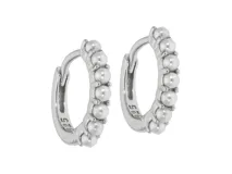 Par de aros tipo argolla de plata 925 con perlas blancas.