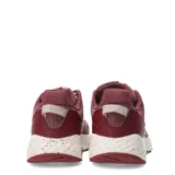 Championes New Balance modelo WT410CR8 para trail running, color bordó con detalles en blanco y suela moteada.