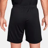Short deportivo Nike Strike de hombre, color negro con detalles en gris y logo blanco.