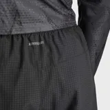 Short de running Adidas negro con calza interior ajustada. Cuenta con cintura elástica con cordón de ajuste, bolsillo lateral en la calza interior y detalles reflectantes.