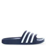 Chancletas Adidas Adilette Aqua color azul marino con tres tiras blancas horizontales en la parte superior.