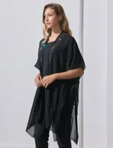 Kimono negro de gasa con apliques de brillos, marca Jessica Mc Clintock.