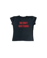 Remera corta negra de jersey de algodón con estampa roja "DO NOT DISTURB".