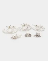 Set de seis pares de aros plateados con pasantes y argollas con diferentes texturas.