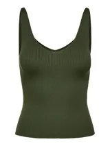 Top de punto color verde oliva, con cuello en V y breteles anchos.