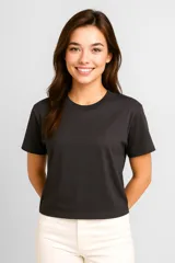 Remera azul de manga corta, corte holgado y cuello redondo.