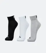 Pack de tres pares de medias cortas deportivas Puma, en color negro, blanco y gris.