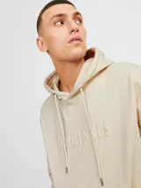 Hoodie tipo canguro color beige claro, de manga larga con capucha y fit regular. Cuenta con un bolsillo y estampado de goma con la palabra "Originals".