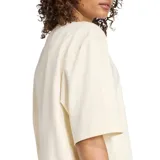 Remera Adidas Ess Lin color crema, de corte holgado y mangas cortas. Presenta el logo de Adidas bordado en el pecho.