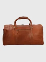 Bolso de viaje tipo maletín, fabricado en cuero natural color caramelo. Presenta dos asas superiores y una correa ajustable y desmontable. Cuenta con un compartimento principal con cierre, un bolsillo interior con cierre y un bolsillo lateral con cierre.