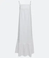 Vestido largo blanco de algodón con tirantes finos, escote cuadrado, detalles de laise en escote y ruedo, y lazo trenzado para atar en la cintura.