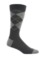 Calcetines largos de vestir color gris oscuro con diseño de rombos en gris claro y gris medio.
