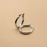 Aros tipo argolla de plata 925, de 20mm de diámetro y 3mm de ancho.