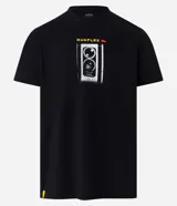 Remera negra de algodón con cuello redondo y mangas cortas. Estampa frontal con una cámara Kodak Duaflex.