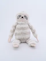 Perezoso de peluche a rayas horizontales color blanco y beige, con ojos y boca bordados.